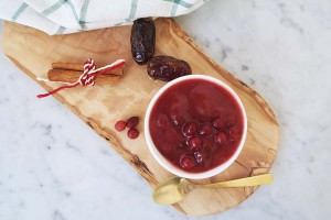 Cranberry sauce with apple, dates and orange