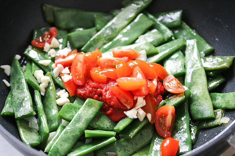 string beans in tomato sauce