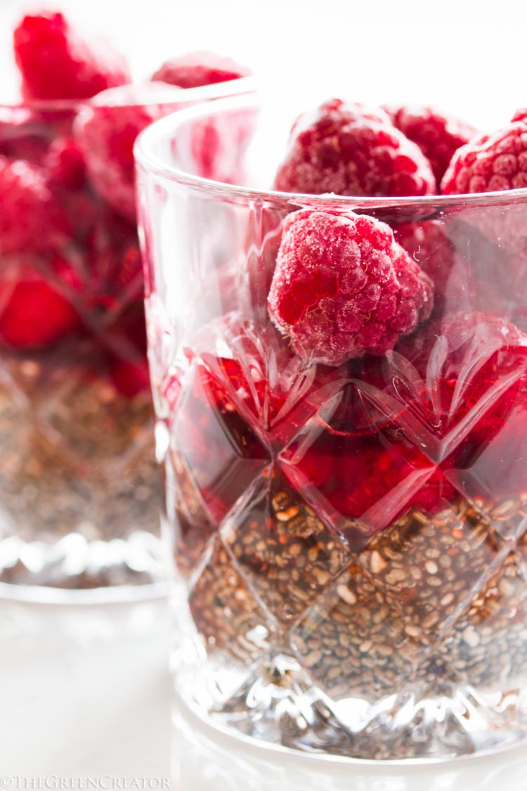 quick smooth raspberry chia seed pudding