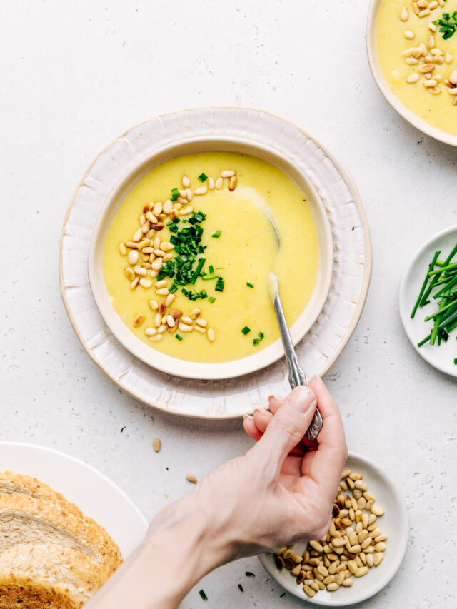 Creamy Vegan Potato Leek Soup