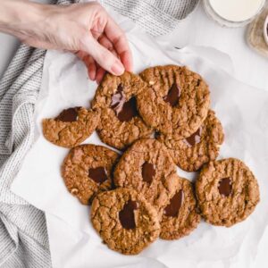 cropped-EASY-Vegan-Peanut-Butter-Chocolate-Chip-Cookies-CHEWY-FLUFFY-SWEET-PERFECT-texture-oilfree-peanutbutter-glutenfree-cookie-recipe-TheGreenCreator-9.jpg