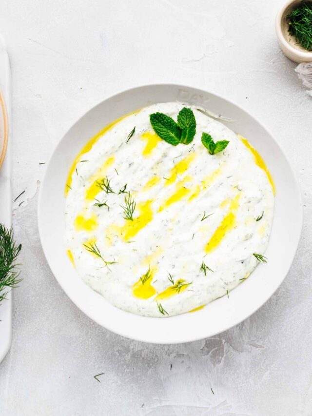 Haydari (Turkish Yogurt Sauce)