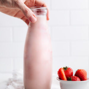 cropped-HowTo-Easy-3-Ingredient-Vegan-Strawberry-Milk-recipe-TheGreenCreator-1.jpg